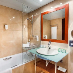Отель Holiday Inn Lisbon Continental 4* Стандартный номер с разными типами кроватей фото 2