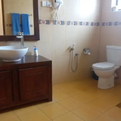 Отель Marine Tourist Beach Guest House Negombo Beach ванная фото 2