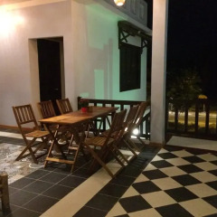 Отель Tom's House