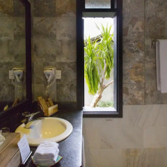 Отель Hoi An Trails Resort 4* Улучшенный семейный номер с различными типами кроватей фото 4