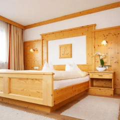 Отель Alpenhotel Laurin 3* Улучшенный номер фото 6