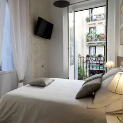 THC Latina Hostel Стандартный номер с двуспальной кроватью фото 5