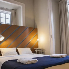 Goodmorning Hostel Lisbon Стандартный номер с двуспальной кроватью (общая ванная комната)
