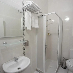 Seref Hotel ванная