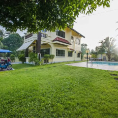 Отель Yellow Villa With Pool In Rawai бассейн