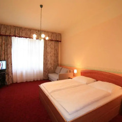 Hotel Kavalerie 3* Стандартный семейный номер с двуспальной кроватью