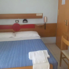 Hotel Leopardi *** Римини комната для гостей