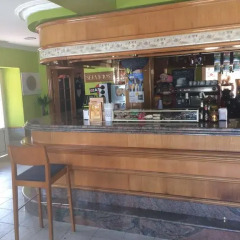 Отель Hostal Monica гостиничный бар