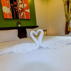 Отель Baan Yuyen Karon Guesthouse 2* Улучшенный номер разные типы кроватей фото 46