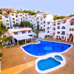 Отель Holiday Park бассейн