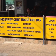 Отель Hideaway Guest House And Bar городской автобус