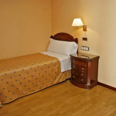 Отель Hostal Victoria I Стандартный номер с различными типами кроватей