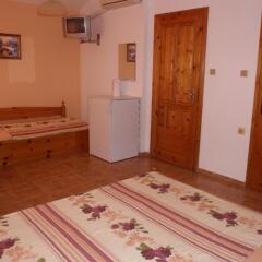 Отель Guest House Cherno More Поморие в номере