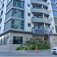 Legacy Hotel Apartments парковка