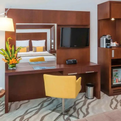Отель Novotel Dubai Al Barsha Улучшенный номер с различными типами кроватей фото 2