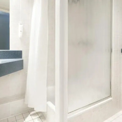 Отель Holiday Inn Express London - Limehouse 3* Стандартный семейный номер с двуспальной кроватью фото 4