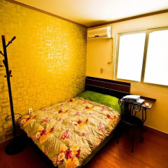 Отель Kimchee Hongdae Guesthouse Стандартный номер с двуспальной кроватью фото 3