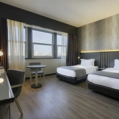 Отель HF Fénix Lisboa 4* Номер Комфорт с 2 отдельными кроватями фото 3