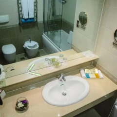 Georgia Palace Hotel & SPA 5* Улучшенный номер с различными типами кроватей фото 17