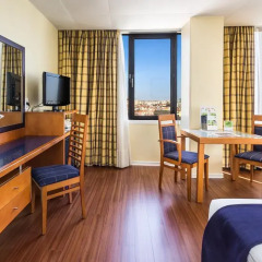Отель Holiday Inn Lisbon 4* Стандартный номер с различными типами кроватей фото 7