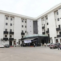 Апартаменты Bolton White Hotels and Apartments парковка