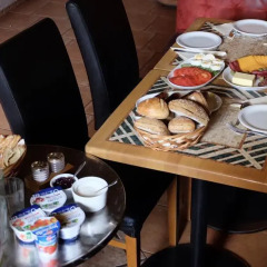 Отель Academus - Cafe/Pub & Guest House Польша, Вроцлав - отзывы, цены и фото номеров - забронировать отель Academus - Cafe/Pub & Guest House онлайн питание фото 3
