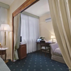 Napoleon Hotel 4* Улучшенный номер с различными типами кроватей фото 2