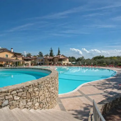 Отель Manerba Resort Манерба-дель-Гарда бассейн