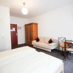 Отель Pension/Guesthouse am Hauptbahnhof Стандартный номер с двуспальной кроватью (общая ванная комната) фото 31