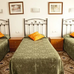 Отель Hostal Ramos Улучшенный номер с различными типами кроватей фото 3