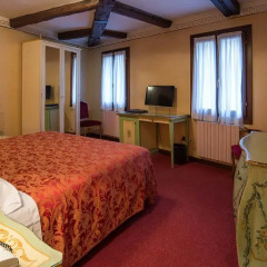 Hotel La Fenice Et Des Artistes 3* Стандартный семейный номер с двуспальной кроватью