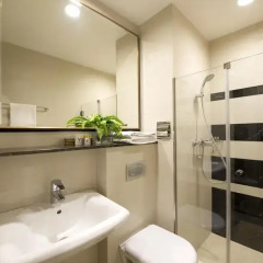 V Hotel Bencoolen 3* Улучшенный номер с различными типами кроватей фото 4