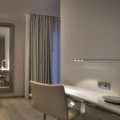 Отель NH Collection Porto Batalha 4* Улучшенный номер с различными типами кроватей фото 3