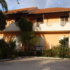 Апартаменты Kokkinos Apartments парковка