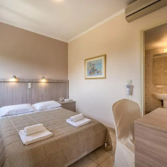 Hotel Varres 3* Стандартный семейный номер с двуспальной кроватью фото 4