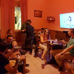 Român Holidays Hostel гостиничный бар