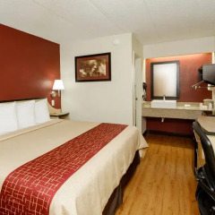 Отель Red Roof Inn Columbus West - Hilliard 2* Номер Делюкс с различными типами кроватей фото 6