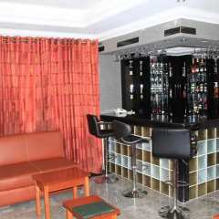 Отель Tyndale Residence Ltd гостиничный бар