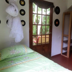 Отель La Familia Resort and Restaurant 3* Стандартный семейный номер с двуспальной кроватью (общая ванная комната) фото 8