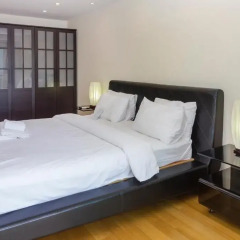 Апартаменты Emerald Palace - Serviced Apartment Паттайя комната для гостей фото 5
