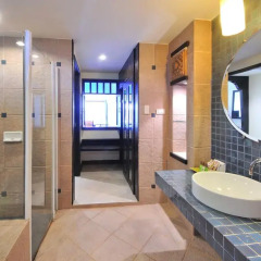 Отель Woraburi Phuket Resort & Spa 4* Улучшенный номер двуспальная кровать фото 6