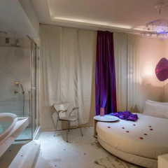 Отель SuiteSistina for Lovers 3* Улучшенный номер с различными типами кроватей фото 6