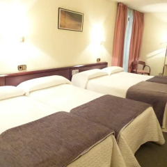 Hotel Les Closes сейф в номере