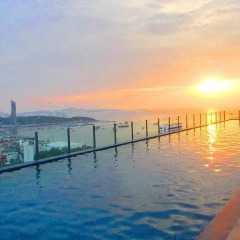 Отель The Base Pattaya by Smart Delight Паттайя приотельная территория