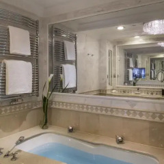 Отель Falkensteiner Schlosshotel Velden 5* Улучшенный номер с различными типами кроватей фото 3