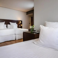 Отель Occidental Granada 4* Стандартный семейный номер с различными типами кроватей фото 2