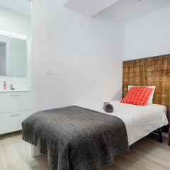 Отель Off Beat Guesthouse 2* Стандартный номер с двуспальной кроватью (общая ванная комната)