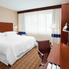 Отель Four Points by Sheraton Long Island City Стандартный номер с различными типами кроватей фото 2