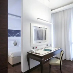Отель UNAHOTELS Cusani Milano 4* Люкс с различными типами кроватей фото 2