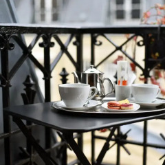 Отель Room Mate Alain 4* Улучшенный номер с различными типами кроватей фото 5